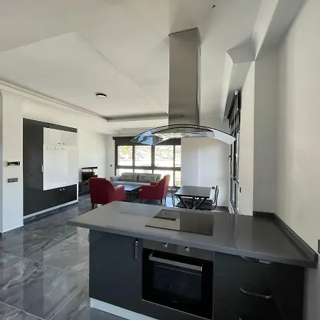 200 Meters From The Beach In The Center Of Alanya Appartamento